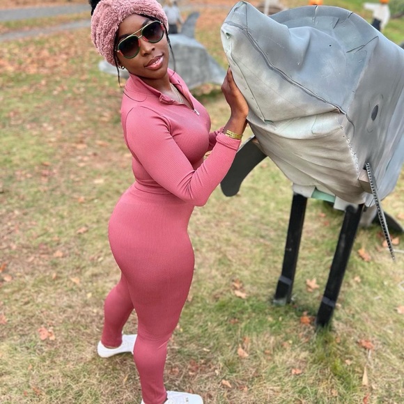 Pink spandex track suit set - Picture 2 of 8